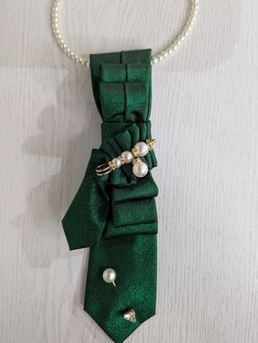 Green Bow Pearl Pendant Necklace with Gold Accents